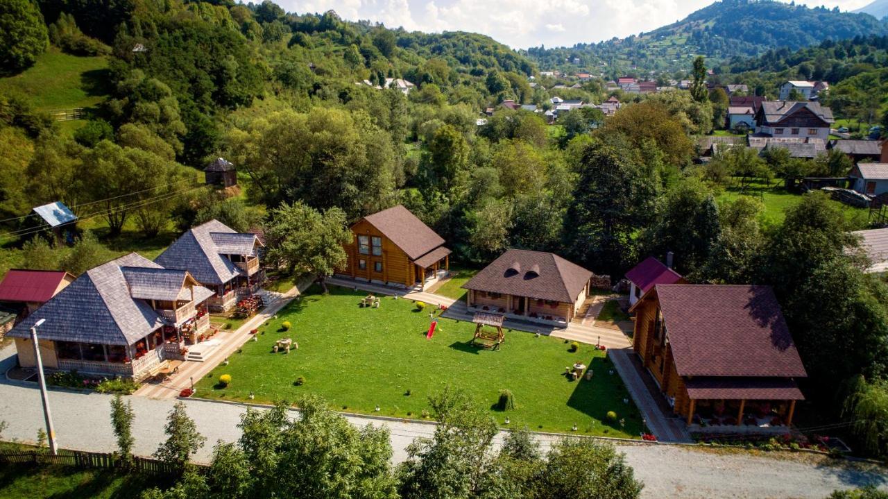 Отель Casutele Din Мойсей Экстерьер фото