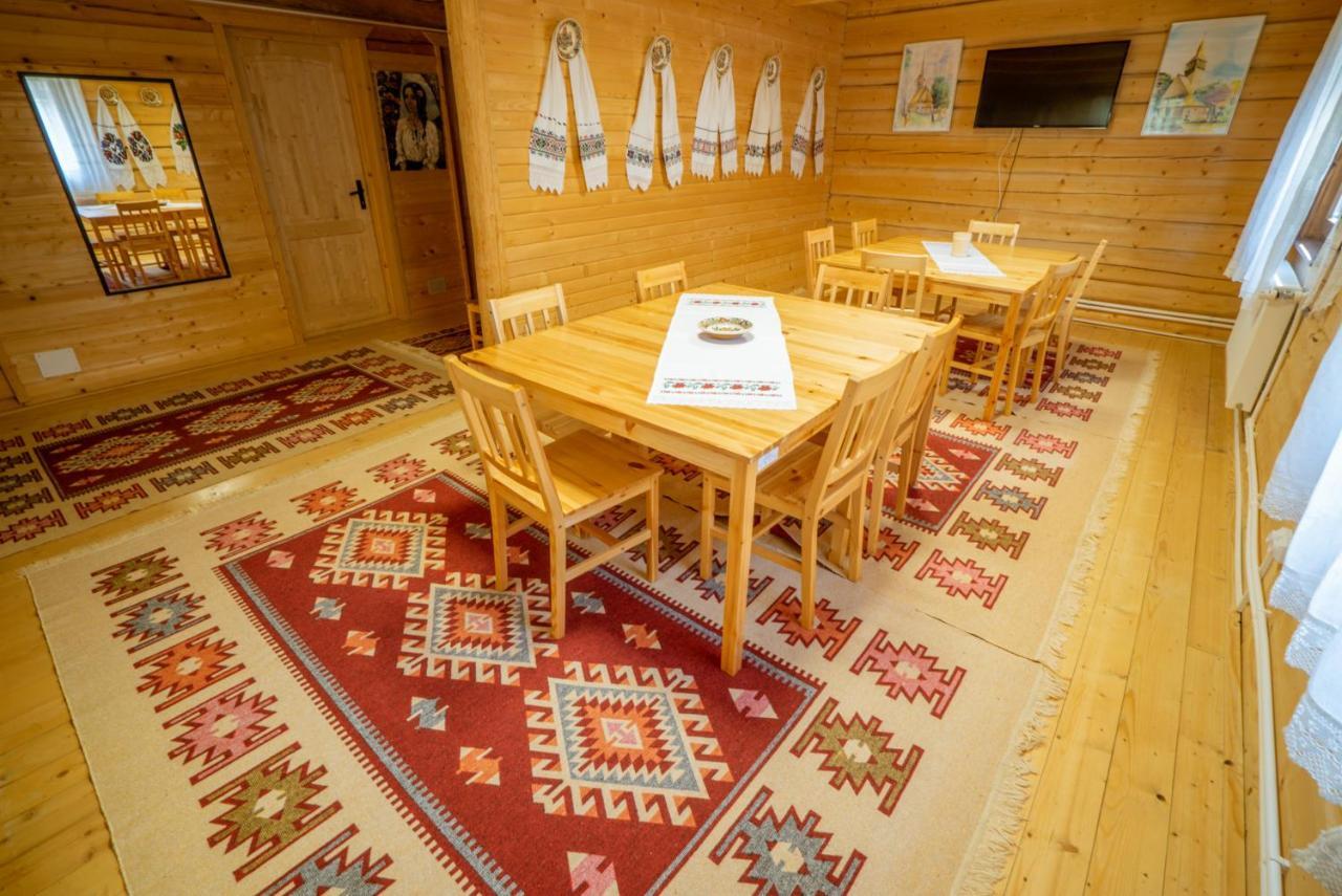 Отель Casutele Din Мойсей Экстерьер фото
