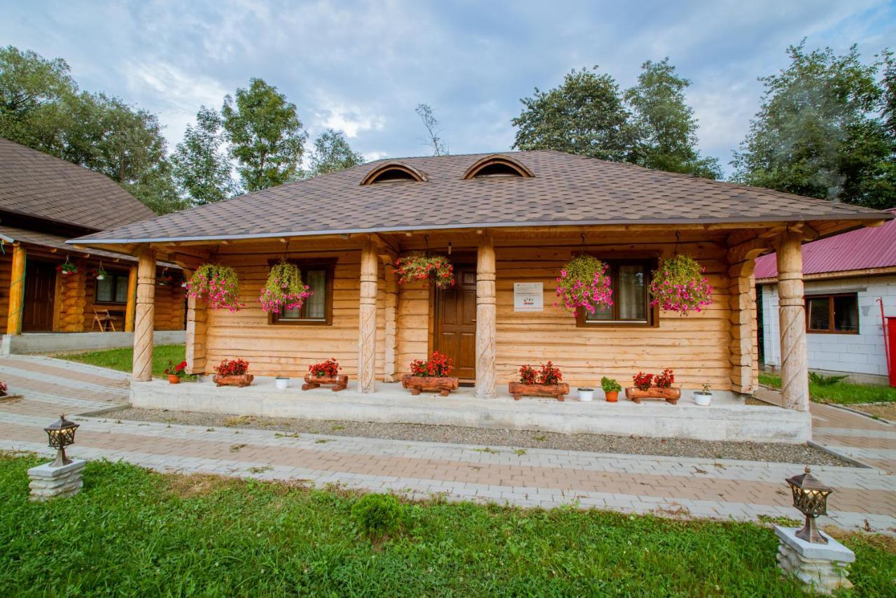 Отель Casutele Din Мойсей Экстерьер фото