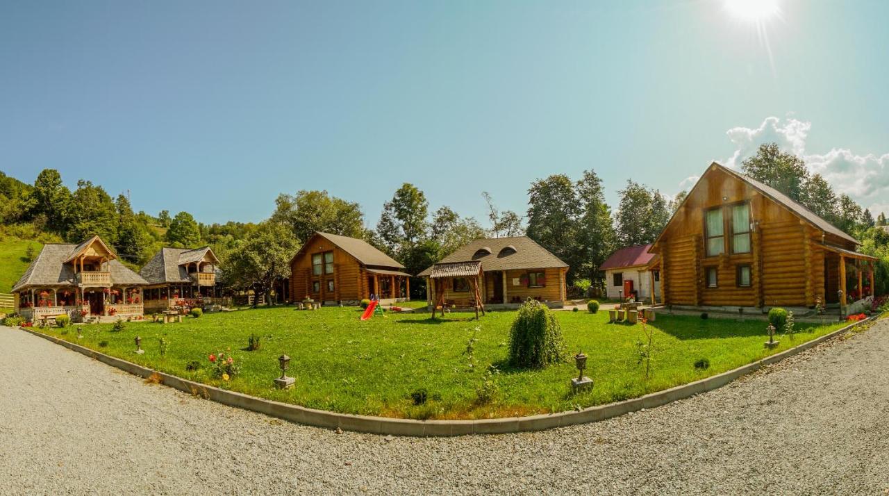 Отель Casutele Din Мойсей Экстерьер фото